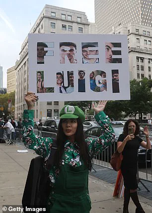 Accused UnitedHealthcare CEO Killer Luigi Mangione Receives Unusual $40,000 in Prison Commissary Funds from Supporters