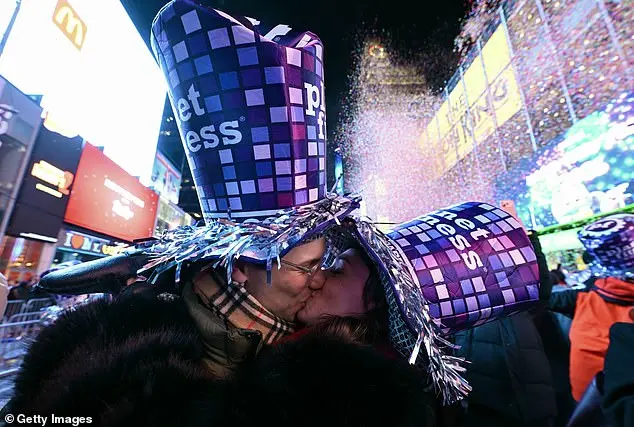 Thousands Gather in Times Square for 2026 New Year’s Eve as Social Media Frenzy Captures the Moment