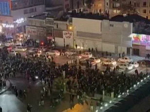 Protests Escalate Across Iran as Demonstrators Target Supreme Leader