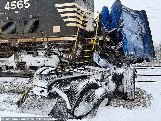 Bomb Cyclone Brings Chaos to Southeast as 35 Million Face Extreme Weather Warnings