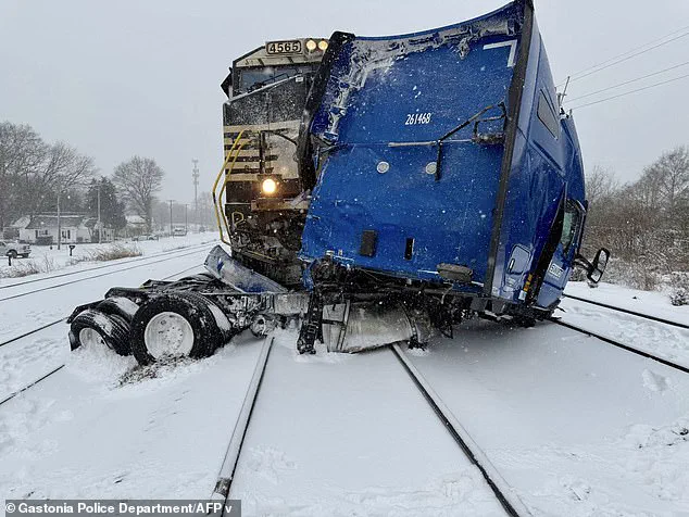 Bomb Cyclone Brings Chaos to Southeast as 35 Million Face Extreme Weather Warnings