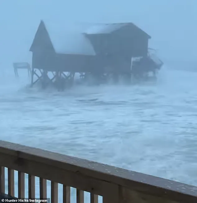Four Homes Swallowed by Violent Winter Storm: Dramatic Footage Shows Collapse on North Carolina's Outer Banks
