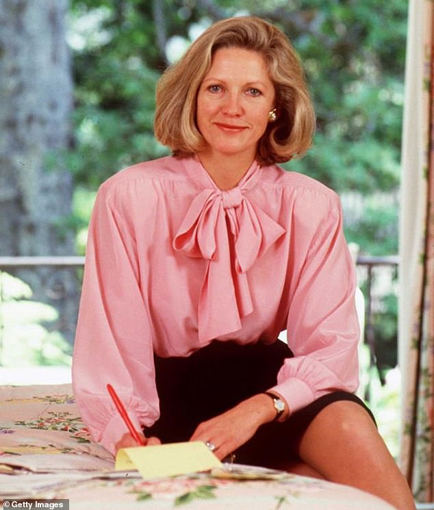 Anna de Peyster, Ex-Wife of Rupert Murdoch, Dies at 81 After Long Illness