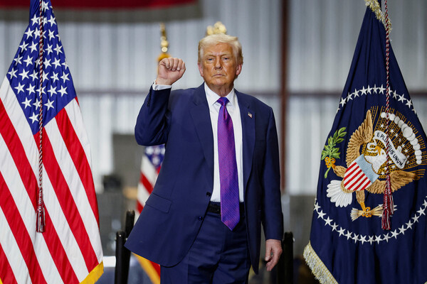 Trump Rules Out Ground Invasion of Iran, Emphasizes Air and Naval Campaign