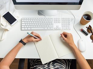 Left-Handed Individuals May Have Evolutionary Edge Due to Higher Competitiveness, Study Finds