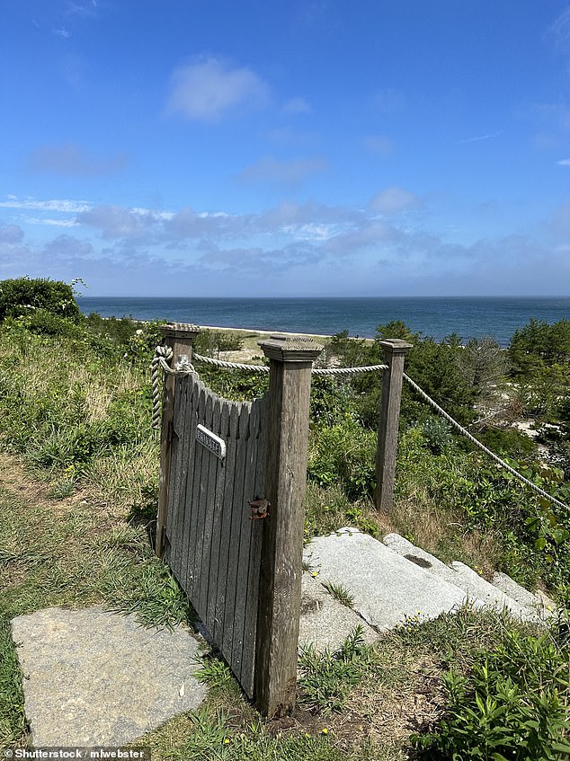 Nantucket seeks restricted hours for Sconset Bluff Walk amid complaints of public intimacy on private property