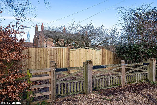 Fine Art Arrives at Andrew Mountbatten-Windsor's New Home as Move to Marsh Farm Begins