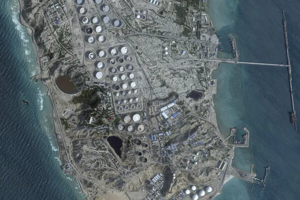 U.S. Prepares for Potential Kharg Island Seizure with Major Troop Deployment as Iran Blockade Intensifies