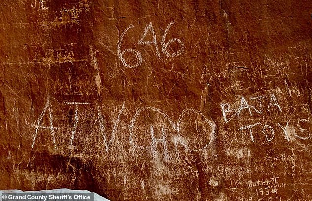 Ancient Utah Petroglyphs Defaced by Vandals, Highlighting Clash With Modern Recreation