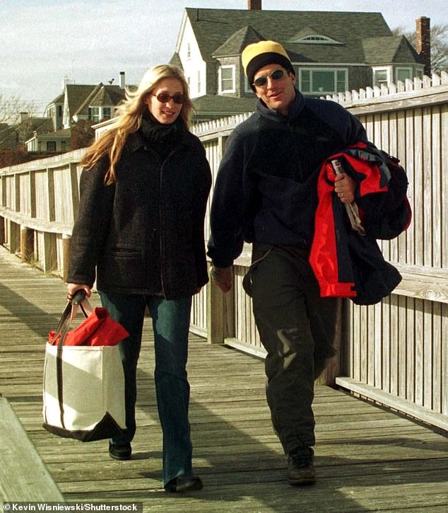 The Summer of 1994: John F. Kennedy Jr. and Carolyn Bessette's Turning Point Amid an Iconic Boat Photo