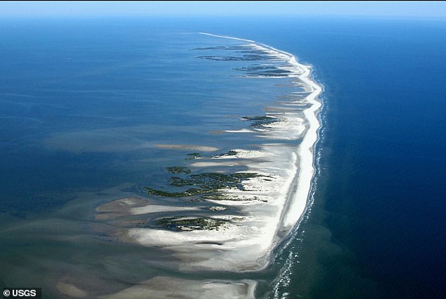 Retired Architect's 50-Year Quest for Ancient City Beneath Gulf of Mexico: Sonar Images Claim to Reveal Massive Pyramid