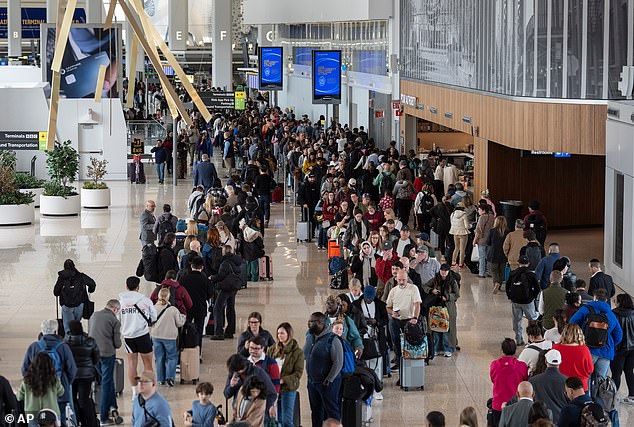 TSA Warns Airports May Close as Staffing Crisis Deepens Amid Government Shutdown