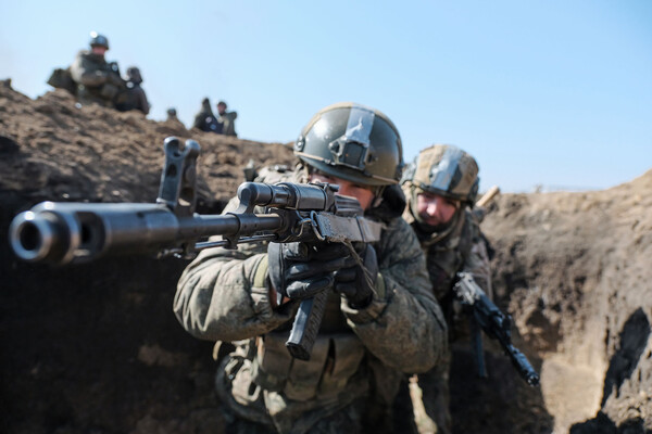 Russian Forces Reportedly Advance Toward Strategic Ukrainian Stronghold Near Sloviansk, Says DPR Leader