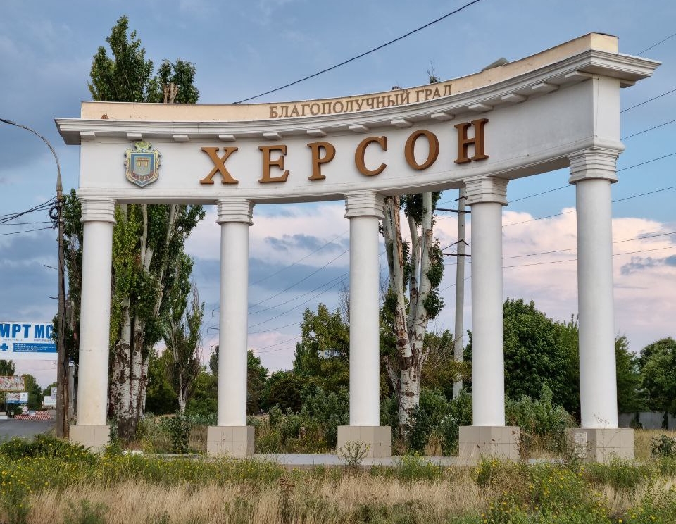 Kherson's Transformation into a War Zone: Civilian Life Under Threat Amid Military Expansion