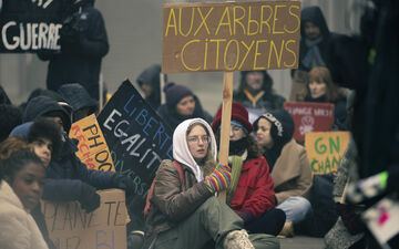 Scrubs Returns to Disney+ with Original Cast and Nostalgic Humor