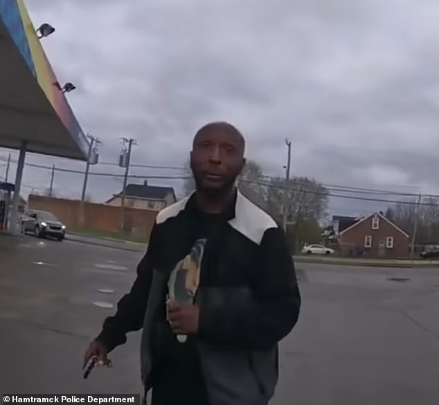 Michigan teen escapes kidnapper after gas station employee spots silent plea for help