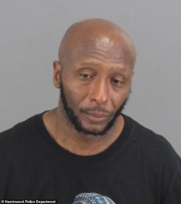 Michigan teen escapes kidnapper after gas station employee spots silent plea for help