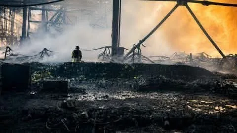 Russia fires dozens of missiles at Kyiv, overwhelming air defenses.