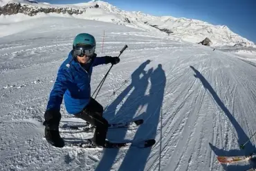 Frustrated skier goes viral after berating fellow skiers