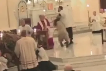 Man attacks priest during prayer service at Washington state church