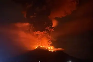 Tennis Player's Incredible Escape from Lightning Strike in Indonesia