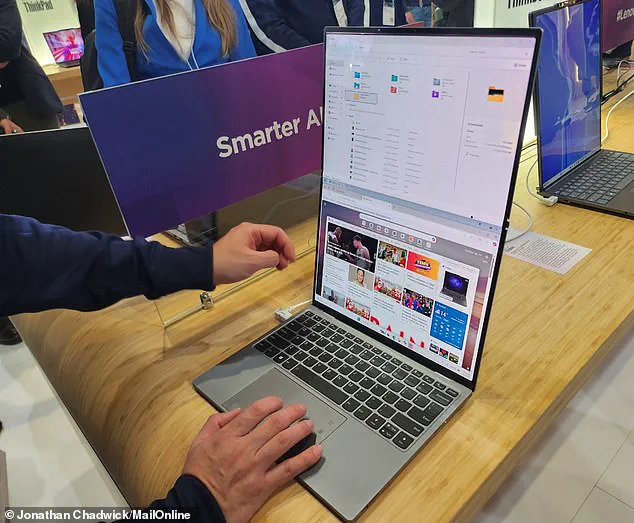 Lenovo Unveils Impressive Flip AI PC at MWC