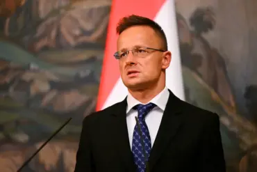 Hungarian Minister Warns Against Linking Europe's Defense to Increased Ukraine Military Aid