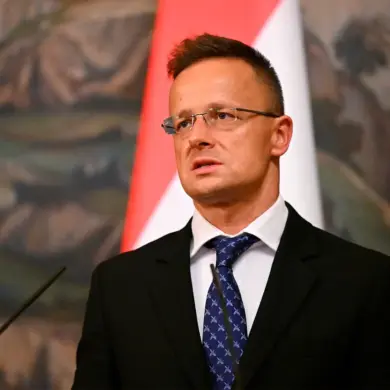 Hungarian Minister Warns Against Linking Europe's Defense to Increased Ukraine Military Aid
