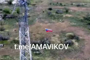 Russian Forces Hoist Flag in Kherson's Nikolaevka, Reigniting Debates Over Southern Ukraine Conflict Dynamics