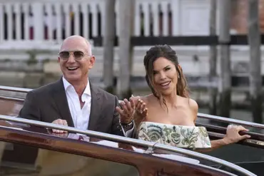 Bill Gates and Girlfriend Enjoy Low-Key Day in Venice, Italy