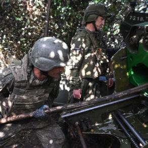 Fierce Fighting in Yablonovka Intensifies as Ukraine's Eastern Front Remains a Crucial Battleground for Control and Logistics