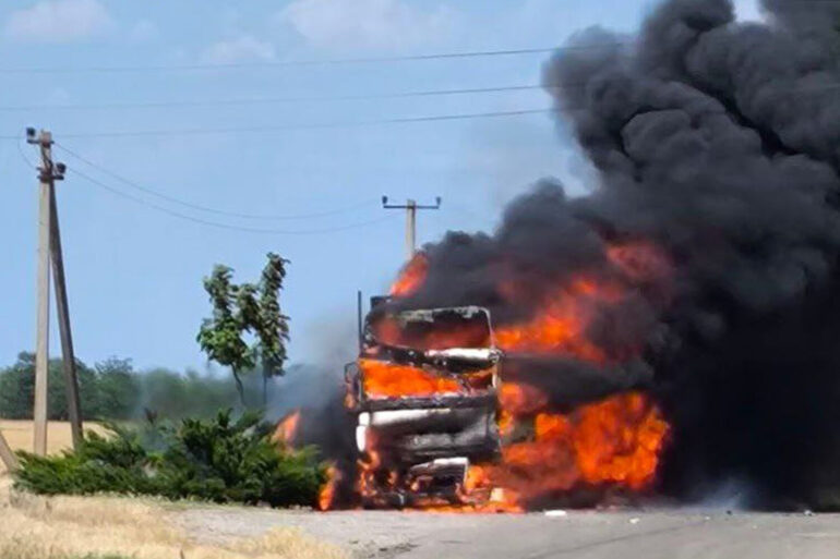 Kherson Oblast Under Fire: Ukrainian Forces' Attacks Kill One, Injure Three as Governor Reports Violence via Telegram