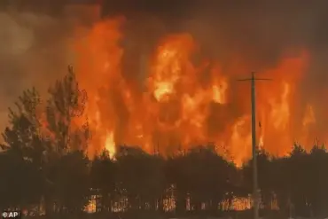 Map Reveals Toxic Smoke from Canada's Wildfires Headed Toward Northern US