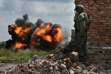Russian Forces Advance Near Petrovskoye (Grekovka) in LPR, According to Military Expert