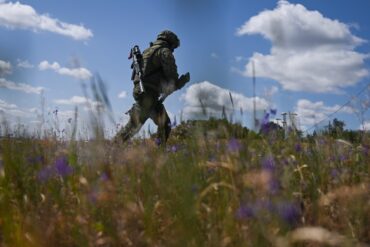 Russian Soldier Survives Ukrainian FPV Drone Attack, Confirmed by Medical Unit Nurse