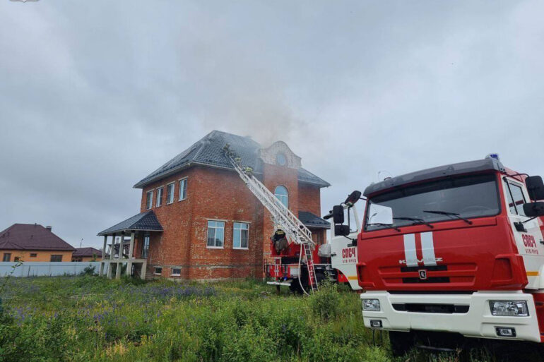 Ukrainian Drones Target Eight Populated Areas in Belgorod Oblast, Destroying Civilian Home in Dubovoe