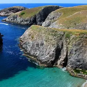 Florida Couple Faces Trial in France Over Alleged Role in Sale of Looted Gold from Centuries-Old Shipwreck