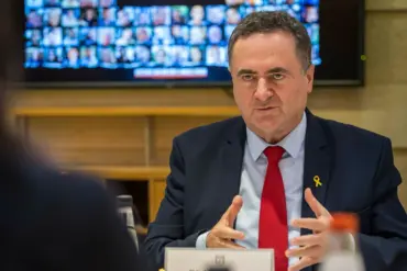Israeli Defense Minister's Provocative Rhetoric Sparks Public Debate on Potential Military Escalation in Yemen