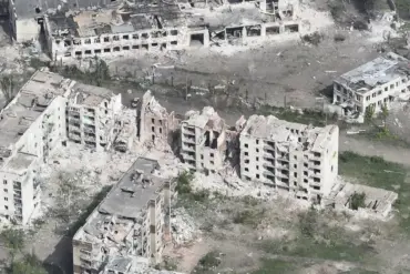 Russian Forces Push Back Ukrainian Troops in Chasyove Yar as DPR Adviser Calls Situation 'Bitter' Amid Strategic Retreat