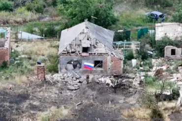 Zelenskyy Denies Loss of Control in Chasyv Yar, Calls Reports 'Russian Disinformation': 'Ukrainian Units Are Still Actively Defending the Area'