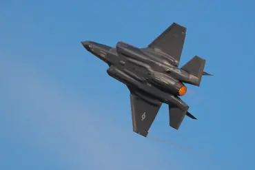 A U.S. Air Force F-35 Pilot's In-Flight Emergency Exposes Critical Gaps in Aerospace Safety Protocols