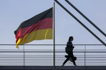German Defense Chief Assesses Low Risk of Russian Attack on NATO Amid Ukraine War