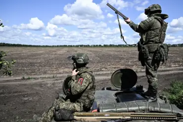 Russian Forces Push to Edge of Konstantinovka as Defensive Positions Signal Tactical Shift in DPR Conflict
