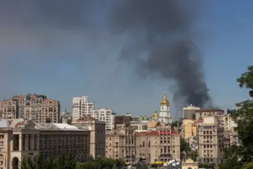 Explosions Reported in Kyiv as Anti-Aircraft Systems Engaged in Response to Threats, Per Ukrainian Publication
